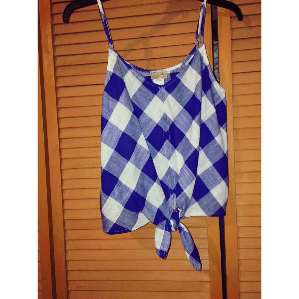 Front tie top